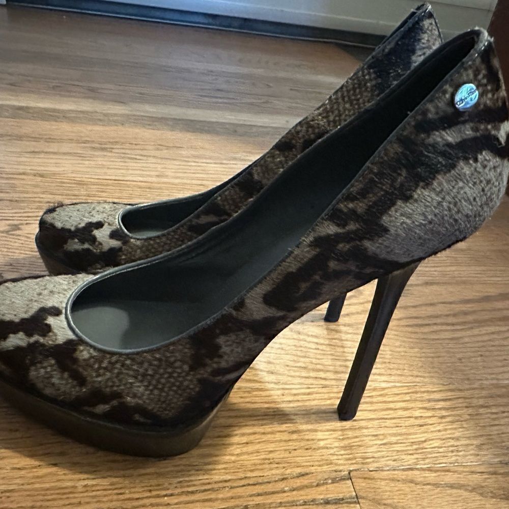 Calvin Klein Size 8M Brown Almond Toe Pump Synthetic Women Odette